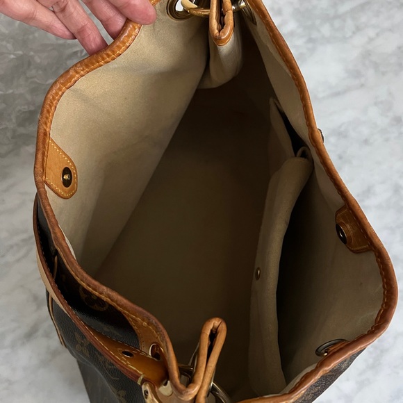 Louis Vuitton Galliera PM Monogram Shoulder Hobo Bag circa 2009 (Miami FL store) - Picture 11 of 15